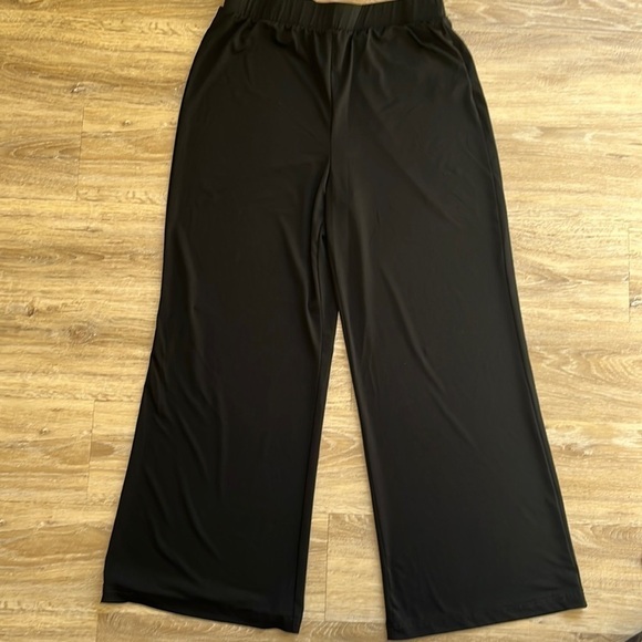 𝅺ALMOST Famous Black Palazzo Pants.  Size Medium - Picture 1 of 8